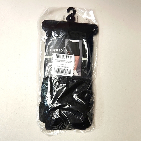 ❤️NWT VINTAGE TORRID BIKE SHORT - LASER CUT OUT - 9' SIGNATURE WAIST - PLUS SIZE - Picture 3 of 9